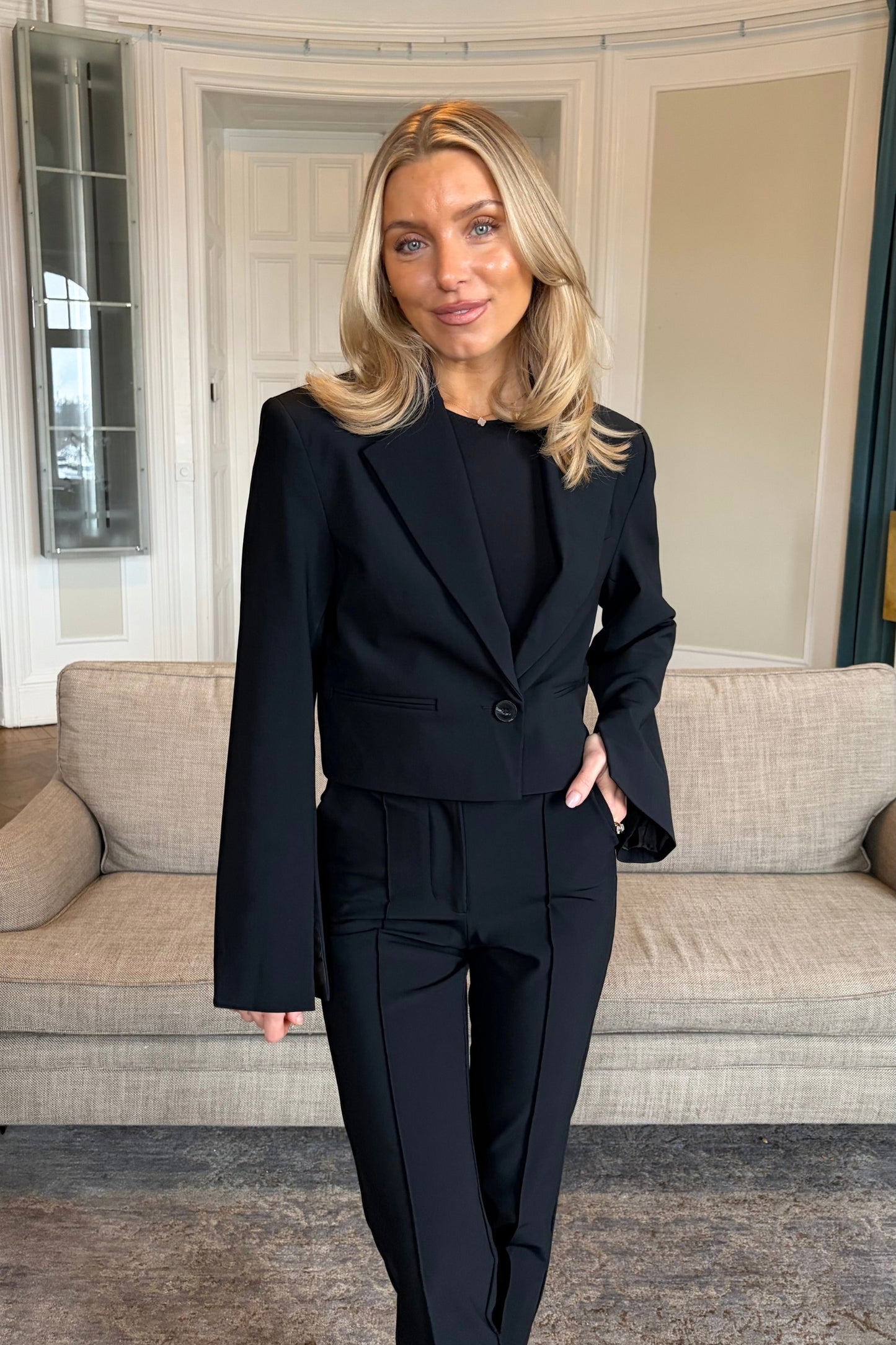 Luxe Cropped Blazer - Black